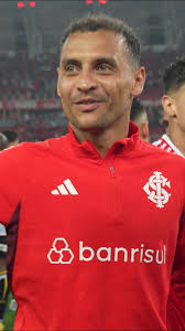 “No trinco!” ⚽🔥 Sim, Vitão! O homem é o 🔟 e ©! Golaço! 🇦🇹 🔗 Assista  agora aos Bastidores da vitória no Canal do Inter! 💪❤ #clubedopovo  #tiktoksports #vamointer #vamovamointer #inter #colorado ...