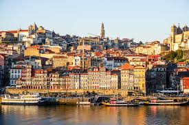 The city itself isn't very populous (about 300,000 inhabitants), but the porto metropolitan area (greater porto) has some 2,500,000 inhabitants in a 50km radius. Porto Itinerary What To Do For 2 Days In Porto Migrating Miss