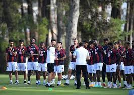يستعد الأهلي لخوض نهائي دوري أبطال إفريقيا، أمام فريق كايزر تشيفز الجنوب إفريقي، في المباراة المقرر …. Hwsddqmipe82wm