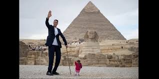 Egypte L Homme Le Plus Grand Au Monde Rencontre La Femme La Plus Petite Photos