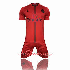 Un maillot rouge uni est adopté. Maillot Foot Jordan Psg Domicile Rouge Personnalise Floque 2018 2019 Prix Pas Chere