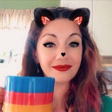 Elizabeth Behling's Instagram, Twitter & Facebook