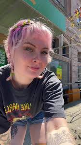 Come with me to tattoo some blackberries