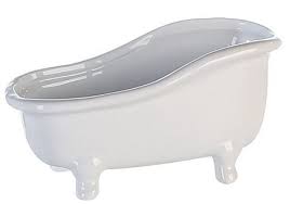 Dekoideen, inspiration, badezimmer, vintage, boho, scandiboho, baddeko, badewanne, dusche, selbermachen, diy deko, pflanzen im bad, einrichten, bunt, kleines bad, deko, fliesen, fußboden. Designer Badewanne Aus Keramik Weiss Lange 25 Cm Hohe 14 Cm Deko Freistehende Badewanne