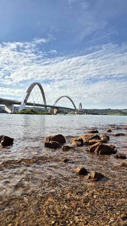 No post de hoje, trago uma vista espetacular captura diretamente da orla da Ponte Juscelino Kubitschek, carinhosamente conhecida como Ponte JK, em Brasília. Com um estilo que impressiona desde o ...