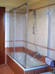 La vasca da bagno è l'oggetto del desiderio per chi vuole rendere l'ambiente bagno un vero e proprio regno del benessere. Chiudere La Vasca Con I Vetri Vetraria Gelfi Bergamo