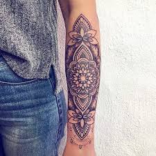 Epingle Sur Tattoos Ideas Tatouage femme tattoo idea tatouage bras tatouage avant bras femme tattoo maori tatouages modèle tatouage pour l`avant bras pour femme avec motif floral. pinterest