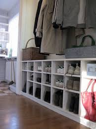 Comment Organiser Son Entree De Facon Fonctionnelle Bee Organisee Penderie Entree Amenagement Placard Rangement Entree
