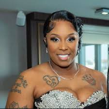 Hi ladies, My name Shannon Ashannti 🤍 I am a full time traveling makeup  artist providing luxury bridal services throughout Florida✨ If you or  someone you know may need my services please