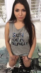 antonio suleiman a twitteren يا جماعة الخير هذي خادمتي و تبيني اشق خرقها الحين لايف على سنابي الخاص لعيون العيال الحق عليها المزيونة مستورا و ليها زوج ما تبي فضايح