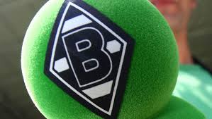 Der tabellenerste kommt vor heimischen publikum deutlich besser in die partie und liegt nach den ersten 45 minuten mit 2:0 vorne. Gladbach Neues Europa League Trikot Geleaked Fans Sind Enttauscht German Site