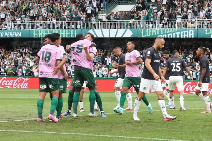 Botafogo empata com Coritiba e permanece amea&ccedil;ado pelo rebaixamento no Brasileir&atilde;o &ndash; Conectado ao Poder