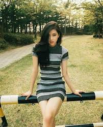 One of the girls, rose has a huge fan following on social media and each time she drops hot pictures, her fans go crazy over her and it just rains compliments. Shop Rose Blackpink Black Dress At Lowest Prices