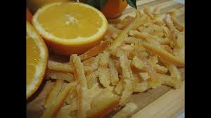 Ottime da sgranocchiare lasceranno al palato la dolcezza dello zucchero e l'aroma unico delle arance. Come Caramellare Le Bucce D Arancia Guide Di Cucina