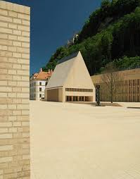 Er spricht nicht mit politikern oder journalisten, sondern macht sich sein bild aus eigener anschauung und 50000 seiten parlamentsprotokoll. Das Hohe Haus Und Das Lange Haus Stylepark