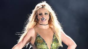 It's britney spears' 35th birthday today (we know—it's insane, and we're old), which means it's time to pull out the embarrassing baby photos and reminisce over our favorite little popstar and her humble. Britney Spears Responds To Fans Who Think She S Posting Old Photos Hollywood Life