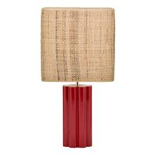 Il comporte un cadre en métal robuste au milieu pour supporter l'a. Lampe A Poser Rouge Abat Jour Rotin Gioia The Socialite Family