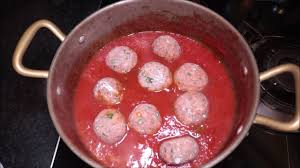 Le polpette al sugo piacciono proprio a tutti, soprattutto ai bambini. Polpette Al Sugo Morbide Non Fritte Youtube