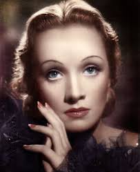 El universo de las estrellas en blanco y negro: Marlene Dietrich. "La mujer  más enigmática del Séptimo Arte". Nos miraba con "Los ojos más lánguidos  del cine"