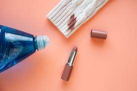 When you work with oils, you end up with a lot of stains. How To Get Makeup Out Of Clothes Foundation Lipstick Mascara Stains