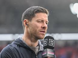 Arsenal midfielder Nwaneri signs first professional contract