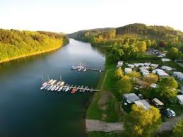 Freizeitcamp Aggertalsperre Familie Stubenrauch Bootsverleih Steganlage Verleih Anlage Boote