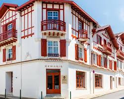 Biarritz se trouve à de bayonne, pour un temps de trajet de. Best Western Kemaris Biarritz Updated 2021 Prices