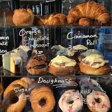 A samu pipping bag, a ɗura sai a ɗauko donut ɗin a bula a ringa tura pipping bag ɗin a ciki, a ɗura har sai ya cika. Instagram Da ð—·ð˜‚ð—» Aesthetic Food Pretty Food Cafe Food