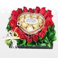 Pin De Viluu Giaccaglia En Arreglos De Rosas En 2020 Regalos Amor Y Amistad Arreglos Florales Para Hombre Decoracion De Floristeria