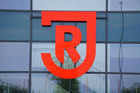 David kinsombi von holstein kiel (l.) und andreas geipl von regensburg im kopfballduell. 5 324 Zuschauer Bei Heimspiel Des Ssv Jahn Regensburg Gegen Schalke Zugelassen