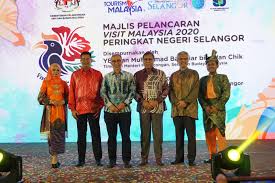 Dr mahathir berkata kempen tahun melawat malaysia 2020 adalah satu peluang selain menjadi satu cabaran buat negara untuk menarik jumlah rekod kedatangan pelancong ke negara ini sebagai destinasi pilihan bagi pelancong sama ada yang datang untuk bersantai atau berniaga. Pelancaran Tahun Melawat Malaysia 2020 Visit Malaysia 2020 Peringkat Negeri Selangor