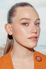 Victoria Pedretti's Instagram, Twitter & Facebook