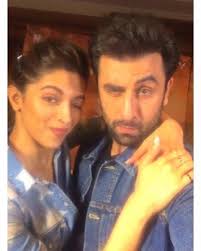 Ayee This Such A Cute Selfie Of Deepika And Ranbir Kapoor While Promoting Tamasha That Wink Tho Aren T Ranbir Kapoor Ranbir Kapoor Hairstyle Deepika Padukone