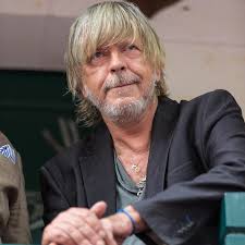 Il a été l'époux de dominique quilichini devenue, après leur divorce, l'épouse de renaud. Renaud Dominique Lolita Et Romane Les Femmes De Sa Vie Elle