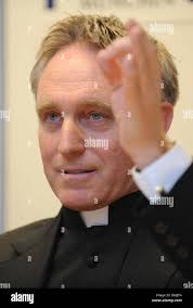 Pope benedict xvi book hi-res stock photography and images