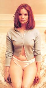 Jennifer Jason Leigh - Free pics, galleries & more at Babepedia