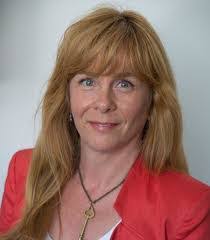 Lisa Chamberlain's Instagram, Twitter & Facebook