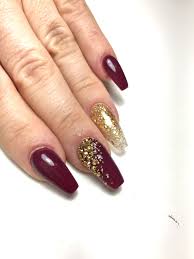 Pin Von Irischa Auf Nagel Goldene Nagel Goldene Acrylnagel Burgunder Nagel