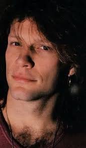 Qué me gusta un chico malo de los de pelo en pecho.... jajaja.