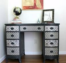 Schwarzer Schreibtisch Mit Grauen Schubladen Mit Verschiedenen Mustern Alte Mobel Mobelverschonerung Umfunktionierte Mobelstucke