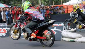 Sebelum membahas tutorial download game drag bike 201m indonesia terbaru, alangkah baiknya kalian mengetahui ulasan game ini terlebih dahulu. Drag Bike Game Modifikasi For Android Apk Download