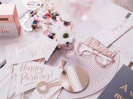 Diese begriffe müsst ihr erklären, ohne die baby bingo baby shower bingo baby shower parties babyshower party baby party gift wrapping etsy handmade gymboree. Das Grosse Babyparty Spiele Lexikon Alle Spielideen Auf Einen Blick Baby Belly Party Blog
