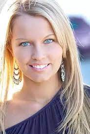 The blond hair and blue eyes of some northern european women made them more alluring to men. Is Pale Skin With Blue Eyes And Blonde Hair Attractive Quora