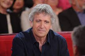 Respect, flagrant délice, chante l'air des mots, un chemin de chansons, chante pour elle, yves duteil chante les enfants, sans attendre, touché, lignes de vie, blessures d'enfance. Yves Duteil Fete Ses 70 Ans Secrets Et Passions D Un Artiste Engage