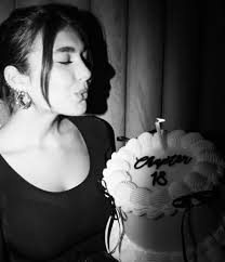 🎉 Chanel Totti ha compiuto 18 anni! ✨Un traguardo speciale per la figlia  di Francesco Totti e Ilary Blasi, festeggiato con affetto, stile e un look  total black da vera protagonista. 🎂