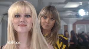 Über den hellweißen farbton freut sich zoe noch. Gntm 2020 Prosieben Tranen Beim Grossen Umstyling Heidi Sorgt Mit Ekel Schock Fur Novum Bei Entscheidung Tv