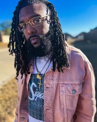 Huck Robinson's Instagram, Twitter & Facebook