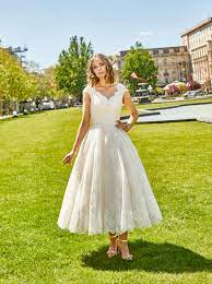 Wir von hochzeit.de präsentieren dir ein handverlesenes sortiment der brautkleider. Brautkleid 50339 Weddix