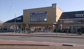 Waregem railway station is a railway station in west flanders. Station Focus En Wtv