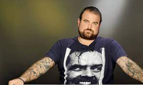 Ο ράπτης είναι ένα από τα παλαιότερα ζαχαροπλαστεία της μήλου, ταξιδεύει ευχάριστα τον ουρανίσκο σας με τις γλυκοσυνθέσεις του, συνδυάζοντας παραδοσιακές με μοντέρνες τεχνικές Nikolas Rapths Ton 8odwrh Marantinh Ton 3etina3ame Kai Stenoxwrh8hka Ligo Gossip Tv Gr